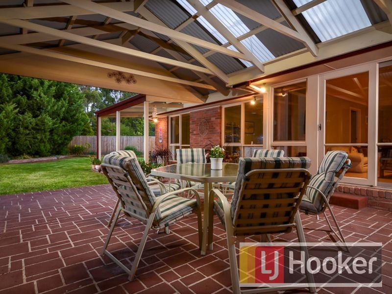 10 Hollydale Close, Berwick VIC 3806