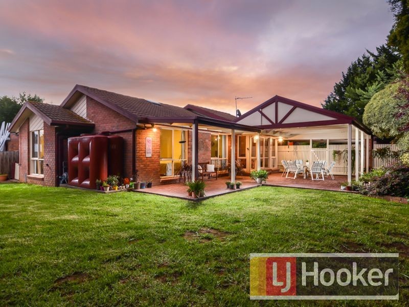 10 Hollydale Close, Berwick VIC 3806