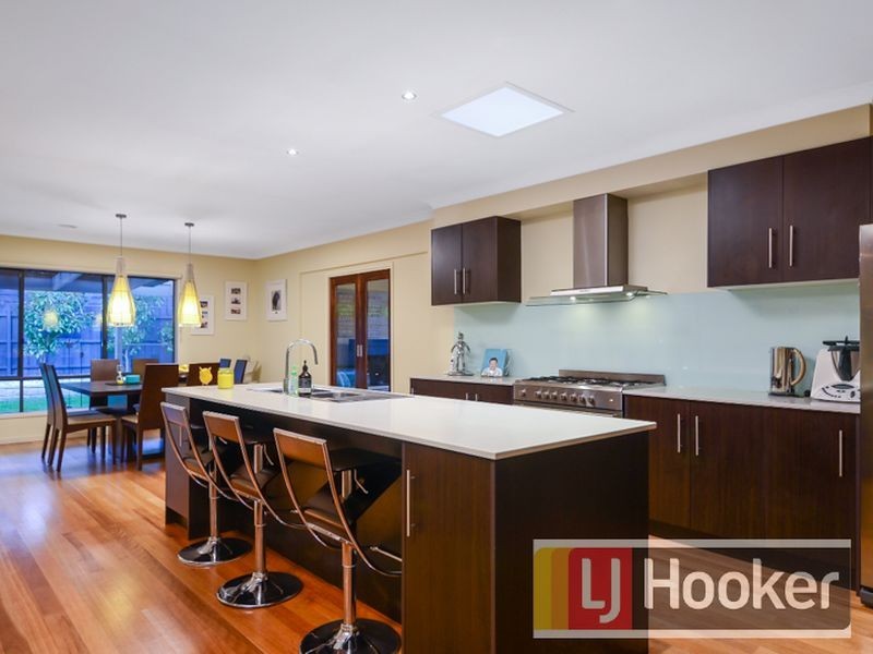 17 Lorikeet Drive, Berwick VIC 3806