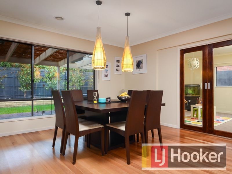 17 Lorikeet Drive, Berwick VIC 3806