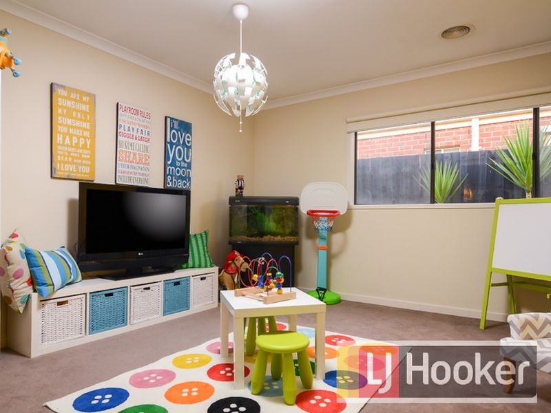 17 Lorikeet Drive, Berwick VIC 3806