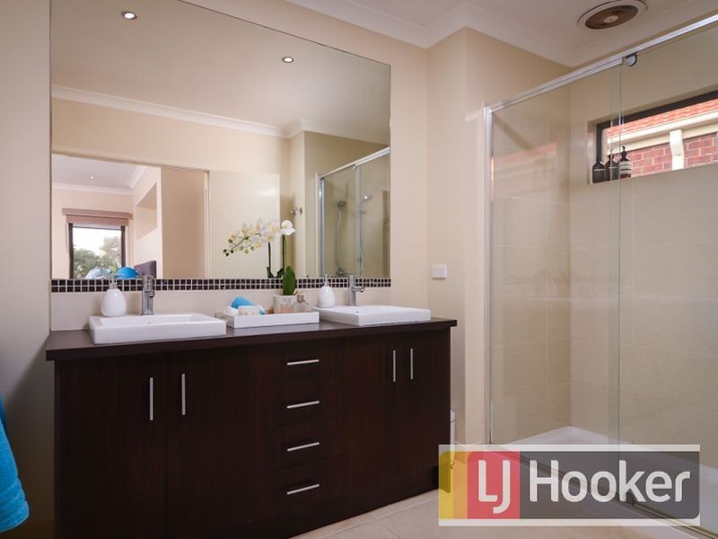 17 Lorikeet Drive, Berwick VIC 3806