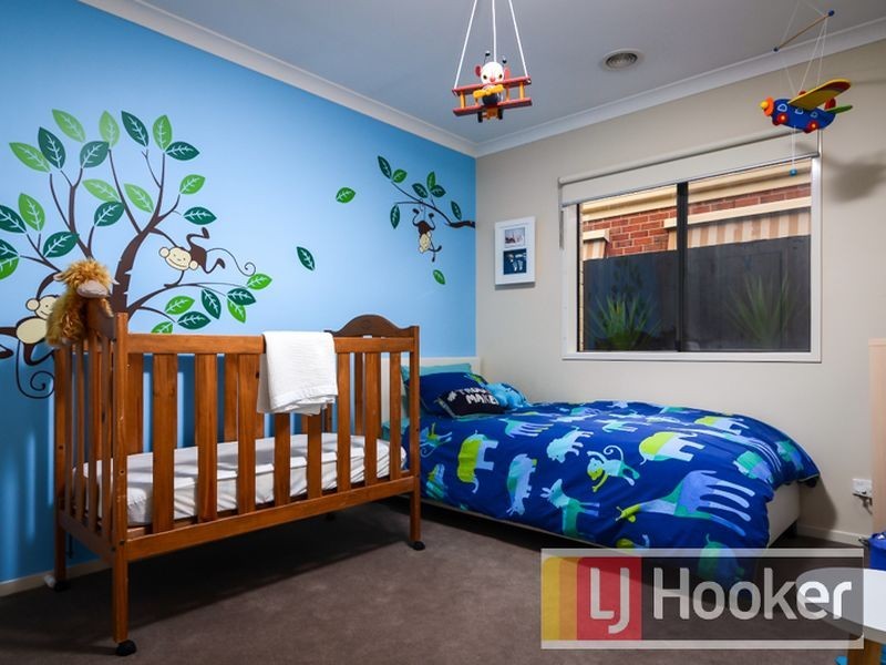 17 Lorikeet Drive, Berwick VIC 3806