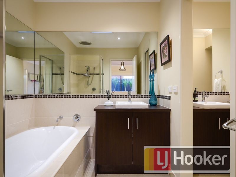 17 Lorikeet Drive, Berwick VIC 3806