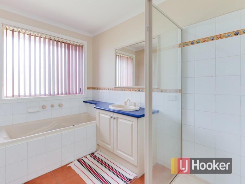 44 Earlsfield Drive, Berwick VIC 3806