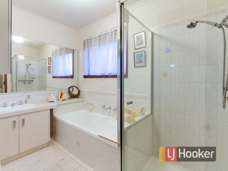 2 Karwin Close, Berwick VIC 3806