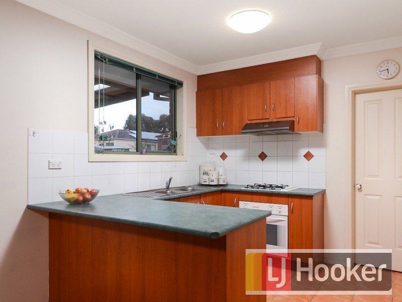 33 Strabane Way, Hampton Park VIC 3976