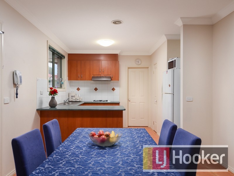 33 Strabane Way, Hampton Park VIC 3976