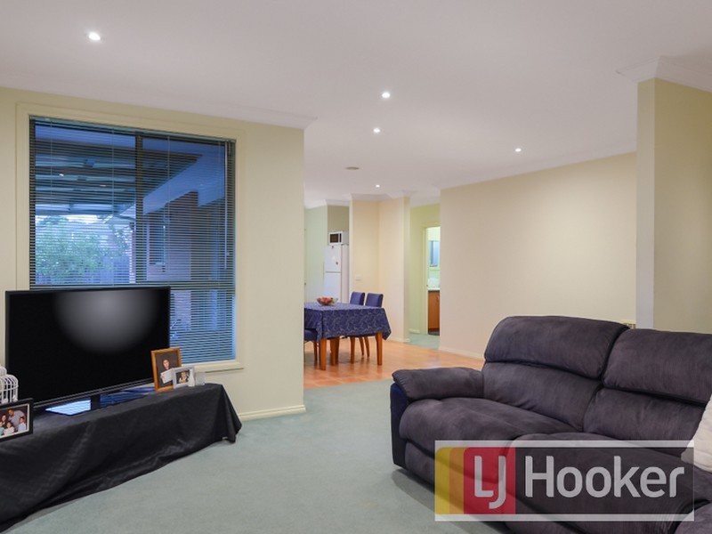 33 Strabane Way, Hampton Park VIC 3976