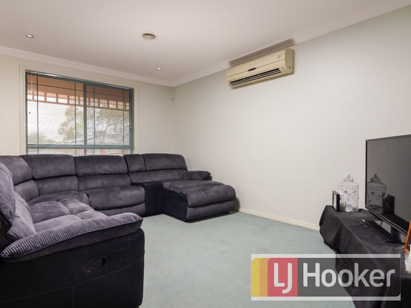 33 Strabane Way, Hampton Park VIC 3976