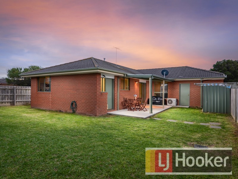 33 Strabane Way, Hampton Park VIC 3976