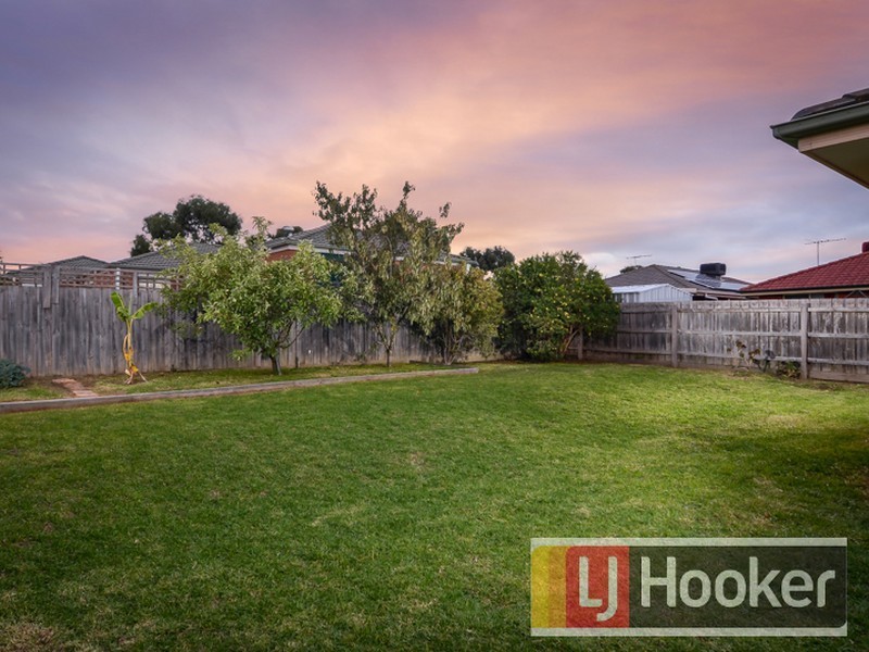 33 Strabane Way, Hampton Park VIC 3976