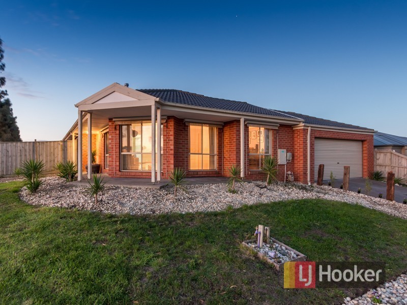 24 Yammerbook Way, Cranbourne East VIC 3977
