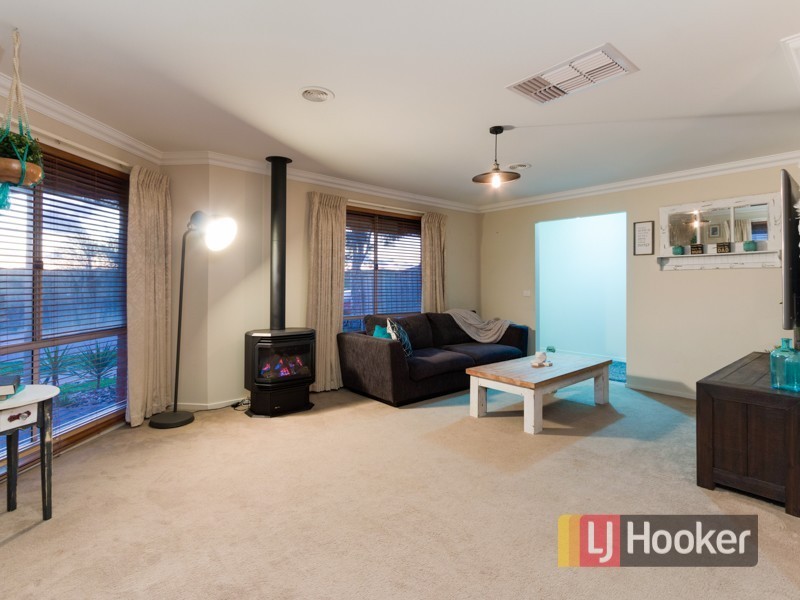 24 Yammerbook Way, Cranbourne East VIC 3977