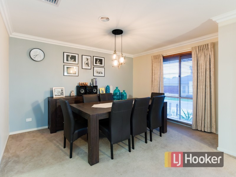 24 Yammerbook Way, Cranbourne East VIC 3977