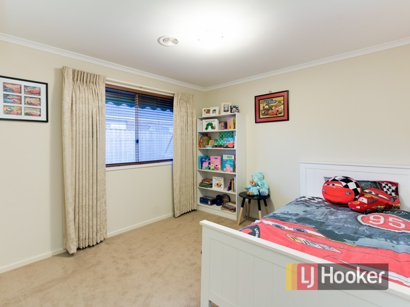 24 Yammerbook Way, Cranbourne East VIC 3977