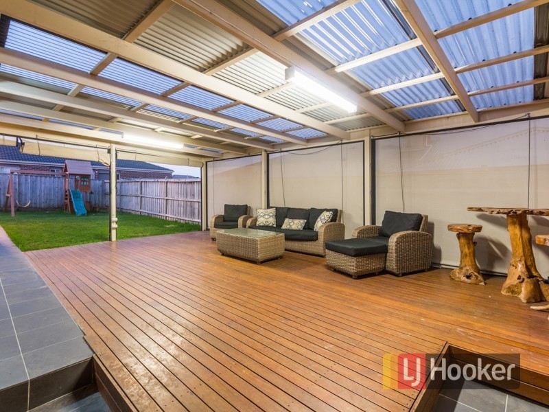 24 Yammerbook Way, Cranbourne East VIC 3977