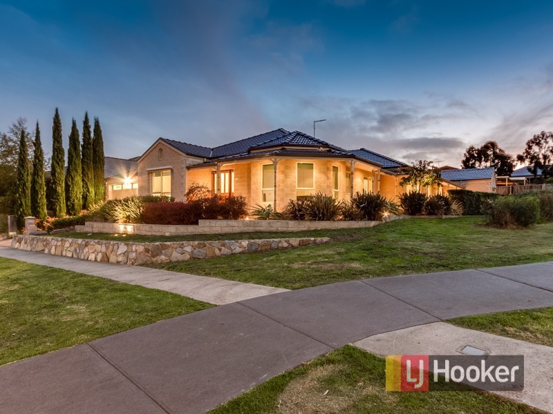 15 Bryn Mawr Boulevard, Berwick VIC 3806