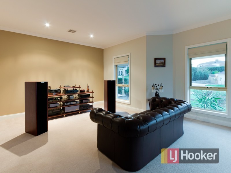 15 Bryn Mawr Boulevard, Berwick VIC 3806