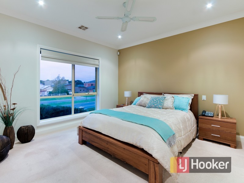 15 Bryn Mawr Boulevard, Berwick VIC 3806