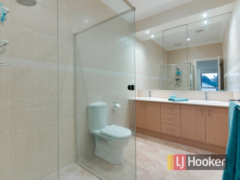 15 Bryn Mawr Boulevard, Berwick VIC 3806