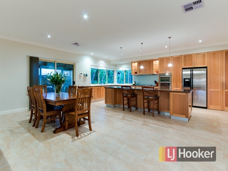 15 Bryn Mawr Boulevard, Berwick VIC 3806