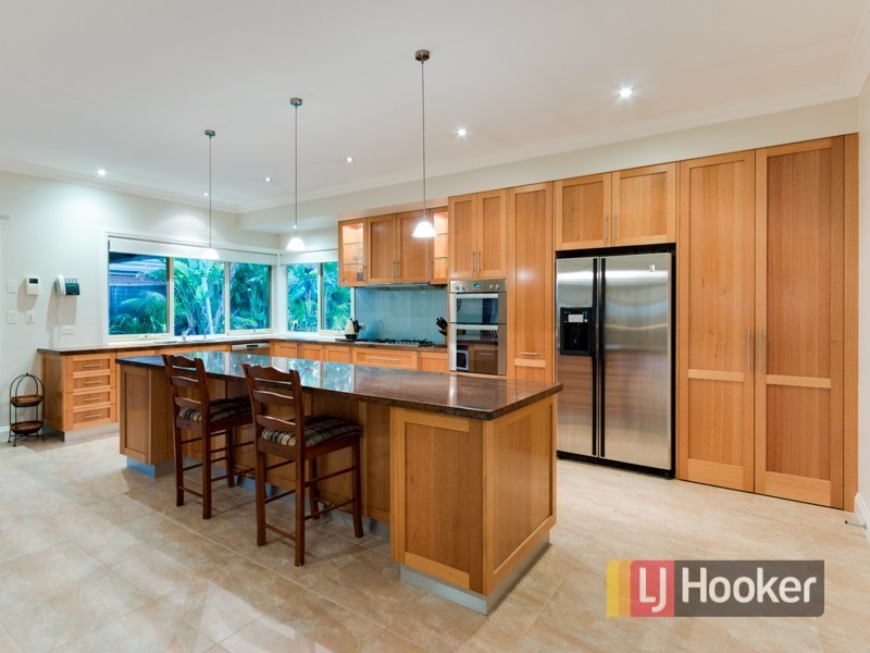 15 Bryn Mawr Boulevard, Berwick VIC 3806