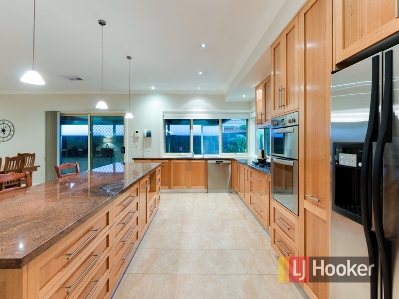 15 Bryn Mawr Boulevard, Berwick VIC 3806
