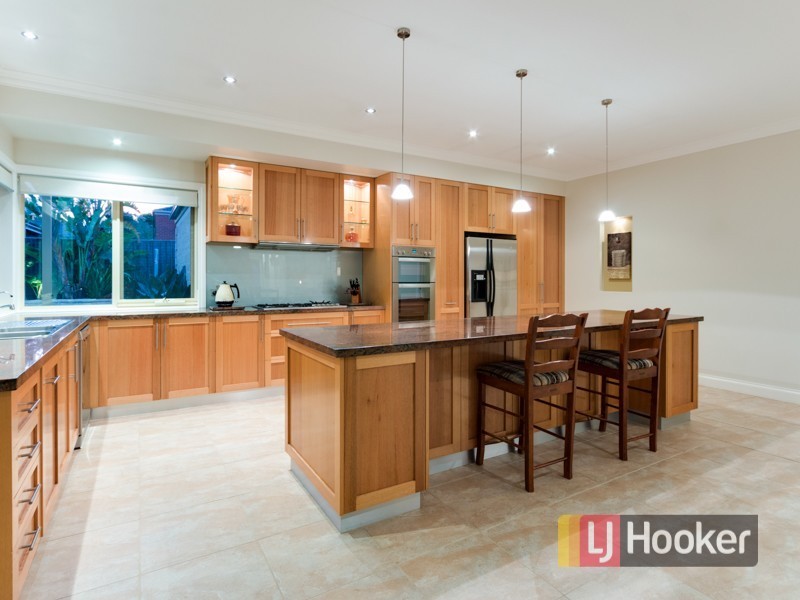 15 Bryn Mawr Boulevard, Berwick VIC 3806