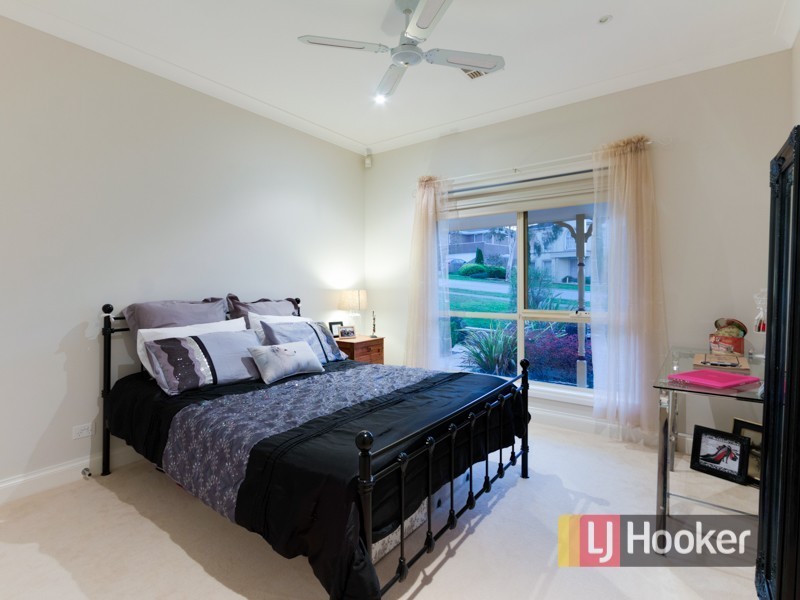 15 Bryn Mawr Boulevard, Berwick VIC 3806