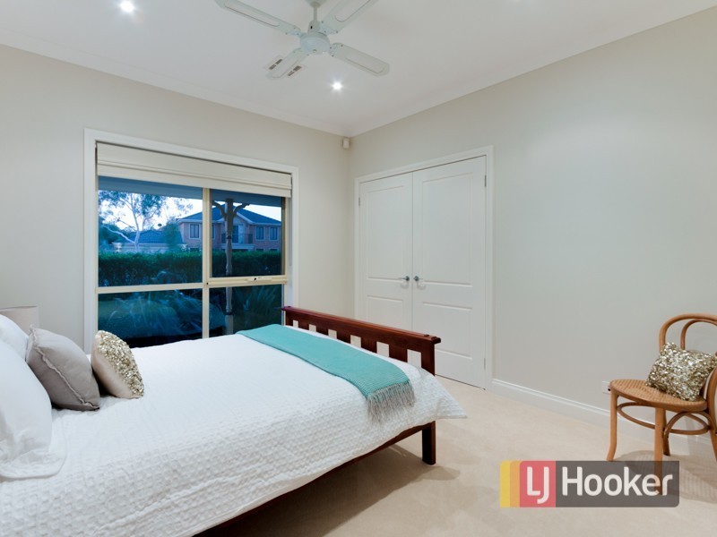 15 Bryn Mawr Boulevard, Berwick VIC 3806