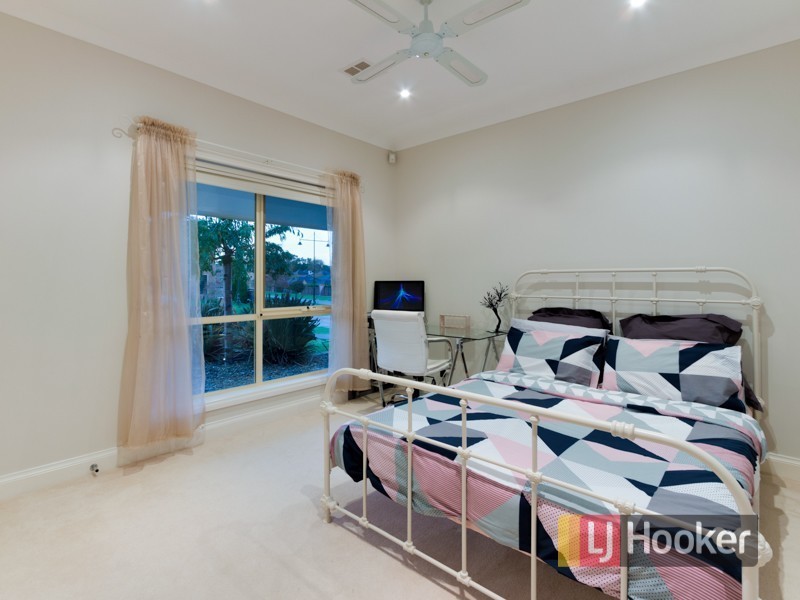 15 Bryn Mawr Boulevard, Berwick VIC 3806