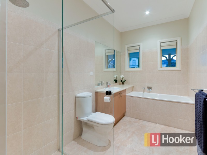 15 Bryn Mawr Boulevard, Berwick VIC 3806