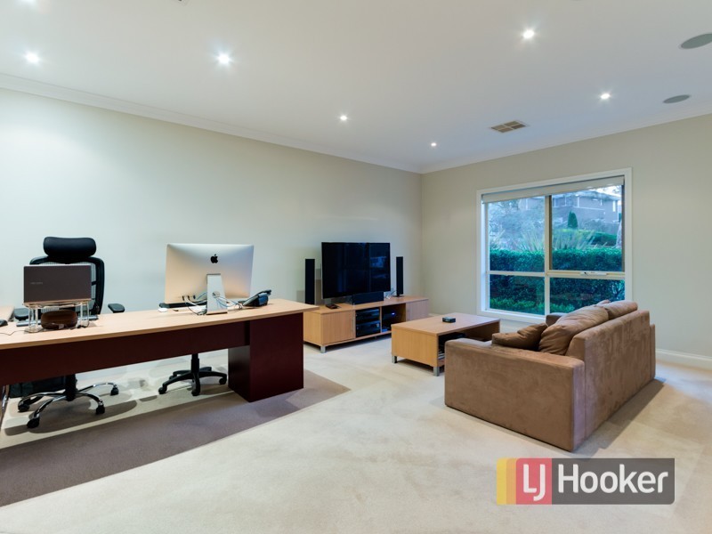 15 Bryn Mawr Boulevard, Berwick VIC 3806