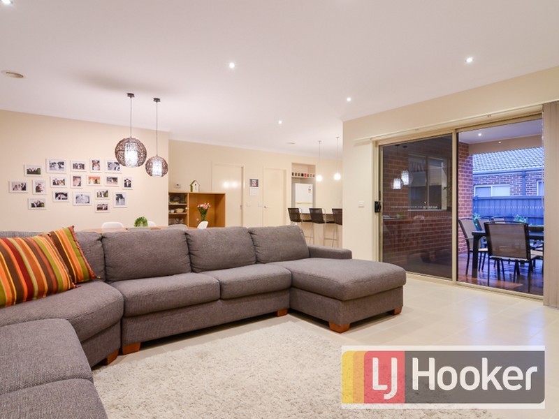184 Linsell Blvd, Cranbourne East VIC 3977