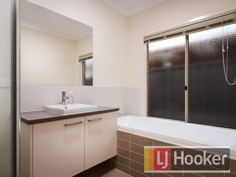 184 Linsell Blvd, Cranbourne East VIC 3977
