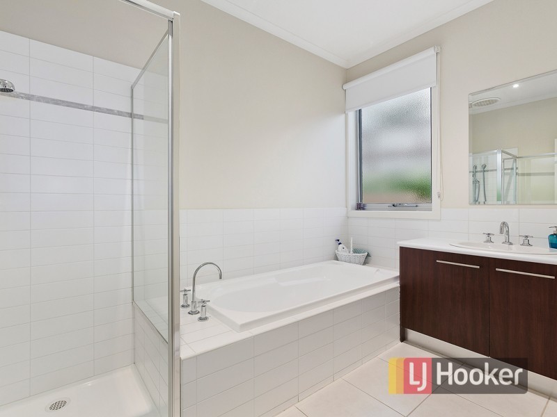 18 Wild Duck Way, Beaconsfield VIC 3807