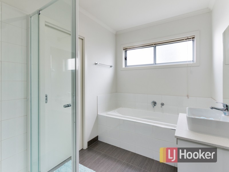 Unit 4/22-30 Golf Links Road, Berwick VIC 3806