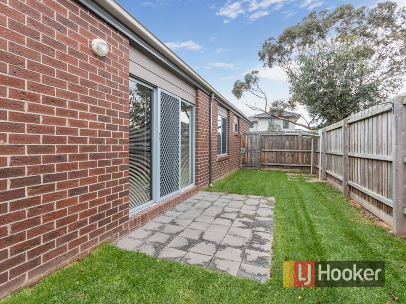 Unit 4/22-30 Golf Links Road, Berwick VIC 3806