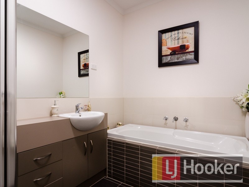 Unit 4/7-8 Roseville Court, Berwick VIC 3806