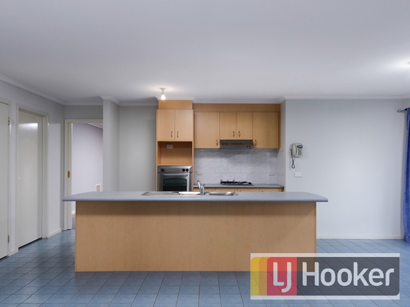 14 Masterton Place, Cranbourne East VIC 3977