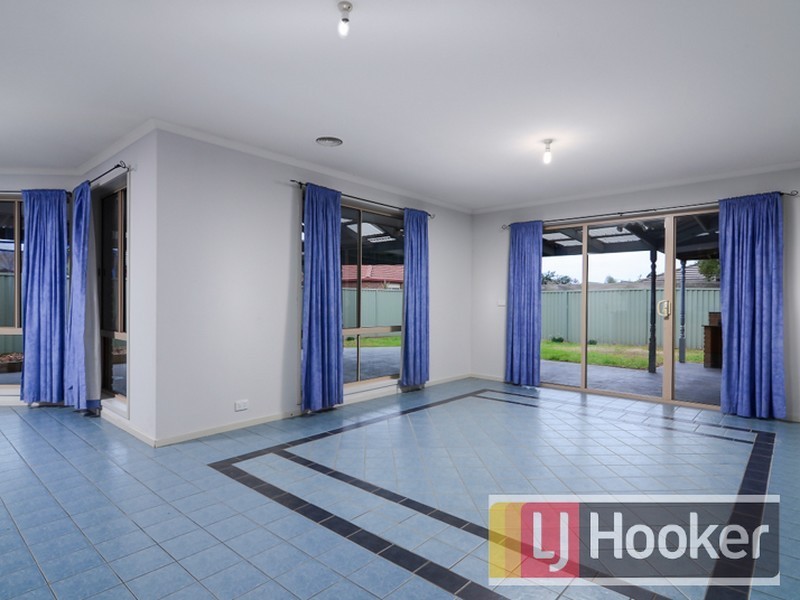 14 Masterton Place, Cranbourne East VIC 3977