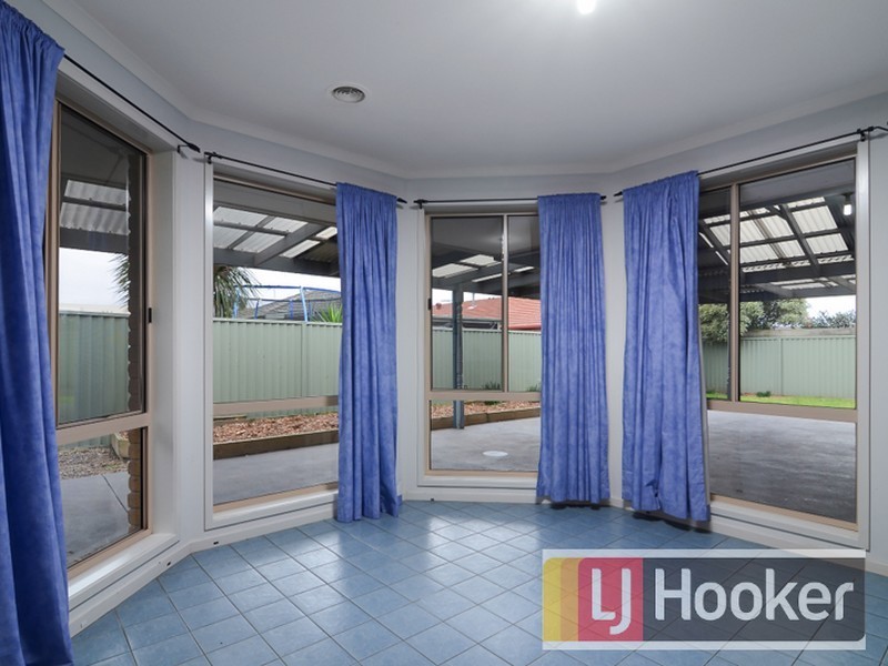 14 Masterton Place, Cranbourne East VIC 3977