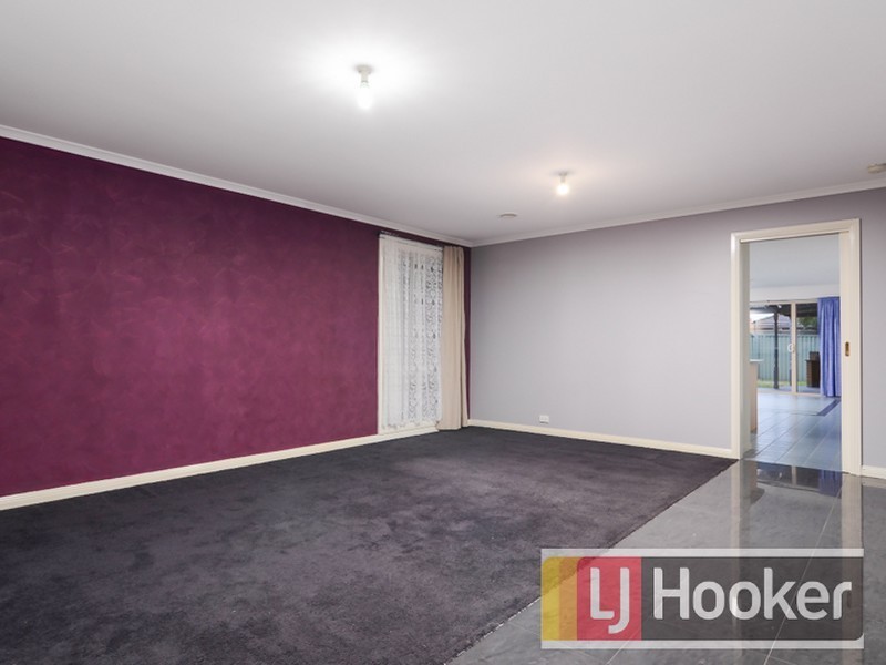 14 Masterton Place, Cranbourne East VIC 3977