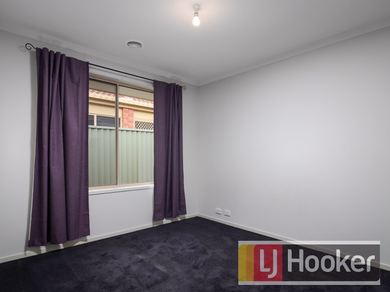 14 Masterton Place, Cranbourne East VIC 3977
