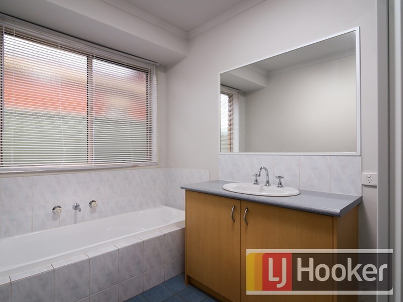 14 Masterton Place, Cranbourne East VIC 3977