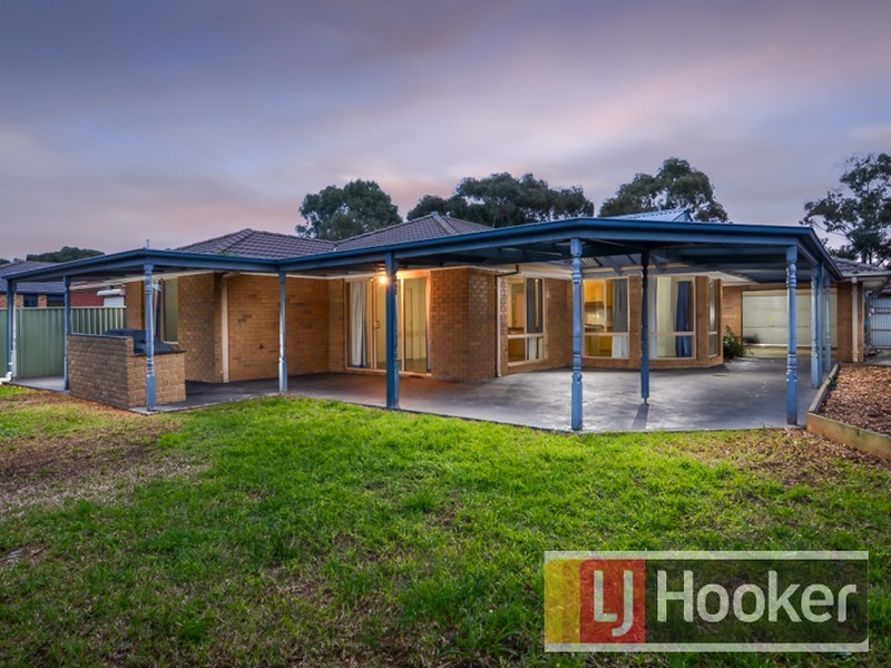 14 Masterton Place, Cranbourne East VIC 3977