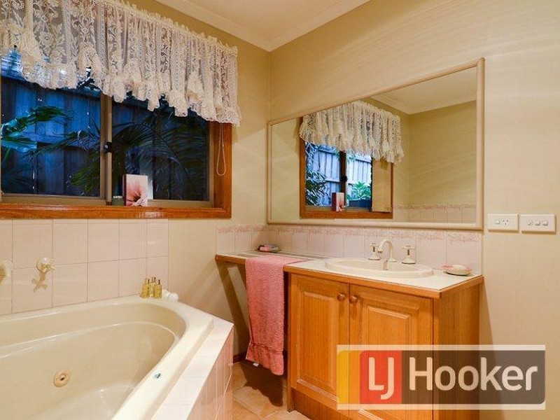 2 Matheson Court, Berwick VIC 3806