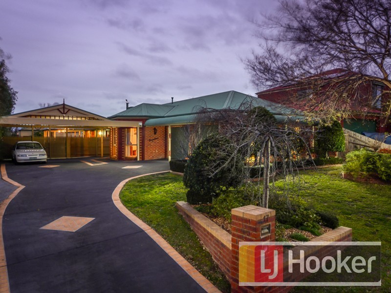 17 Fern Way, Narre Warren South VIC 3805