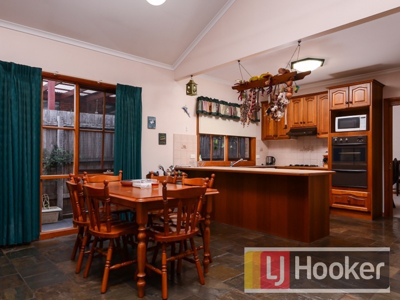 17 Fern Way, Narre Warren South VIC 3805